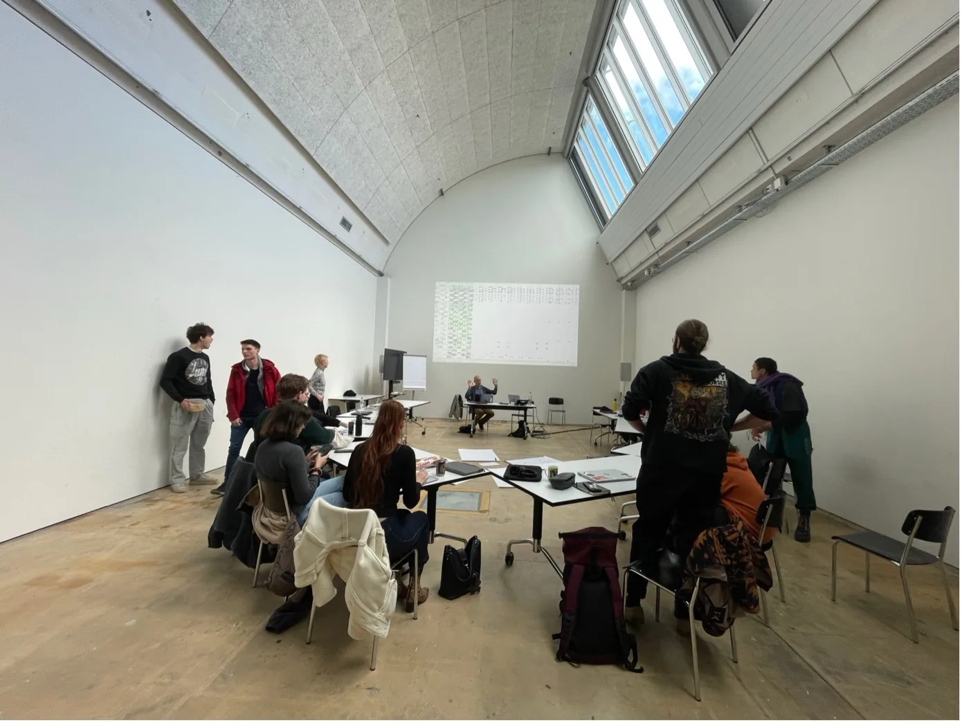 From Data to Art: from the emergence of digital information to the appropriation of its logic and forms of appearance in art